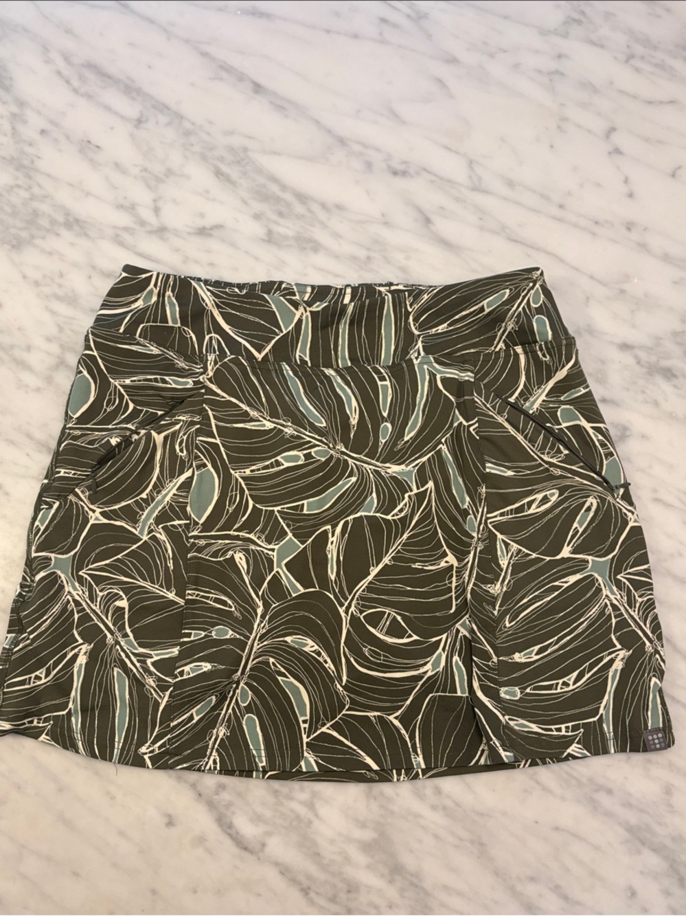 Title nine Women's Olive Leaf-Print A-Line Skort size medium
